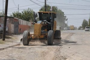 rastrean y nivelan calles