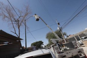 rehabilitan alumbrado en parajes