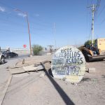 Retiran autoridades puestos y registran demolición de local usado como taller mecánico.