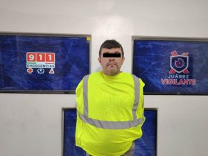 armado obstruyendo polis
