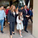 Simpatizantes respaldan a Cruz Pérez Cuéllar durante definición de Morena en Chihuahua