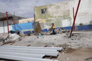 demuelen cosntruccion via publica