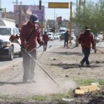 Lluvias aumentan trabajos de limpieza en 48 vialidades de Juárez
