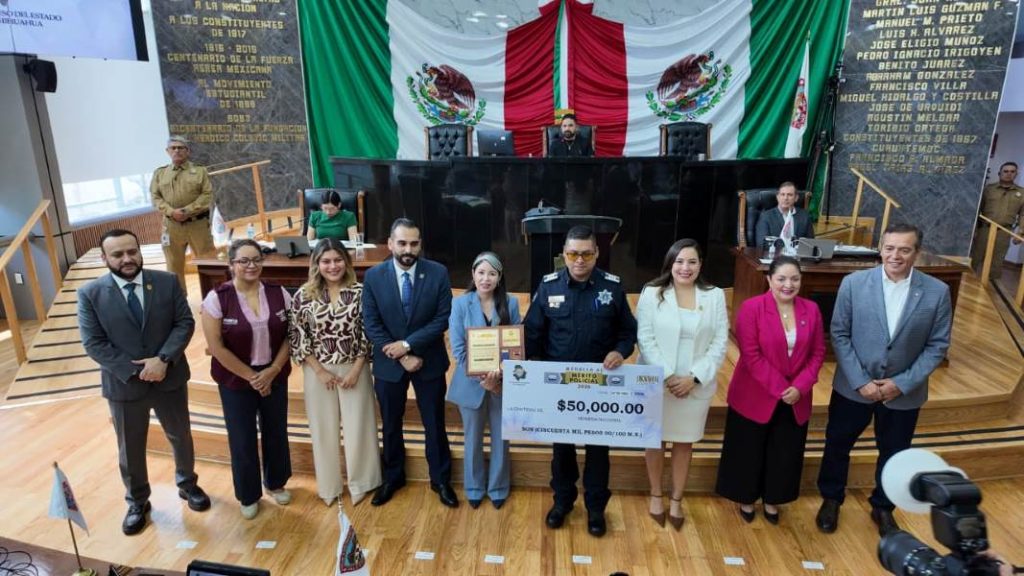 reconocen 4 polis de juarez