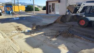 retiran tierra arrastre por lluvias