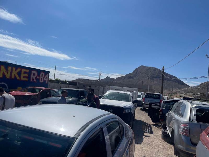retiran vehiculos de camino real