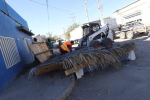 continua retiro de tejabanes en la via puibl