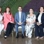 Reconocen trayectoria de empleados en la UACJ.