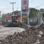 Retiran tierra de arrastre del bulevar Norzagaray tras las lluvias en Juárez