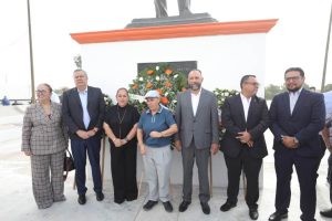 orti-develan placa de maestra