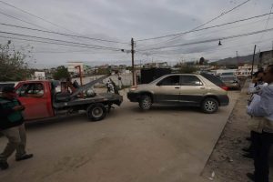 retiran vehic abandonados en las viboras